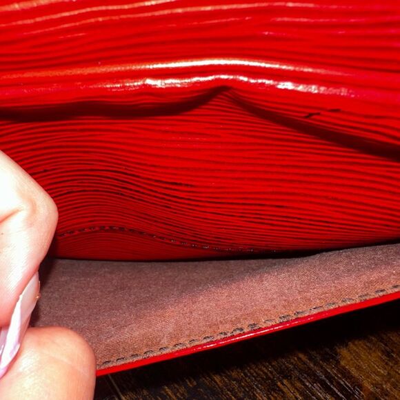 Louis Vuitton Vintage Trocadero 24 Red Epi Leather Crossbody Bag - Picture 9 of 16